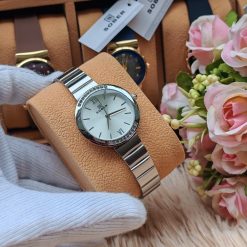This is a Sober luxurious design watch for women with a stainless steel banD