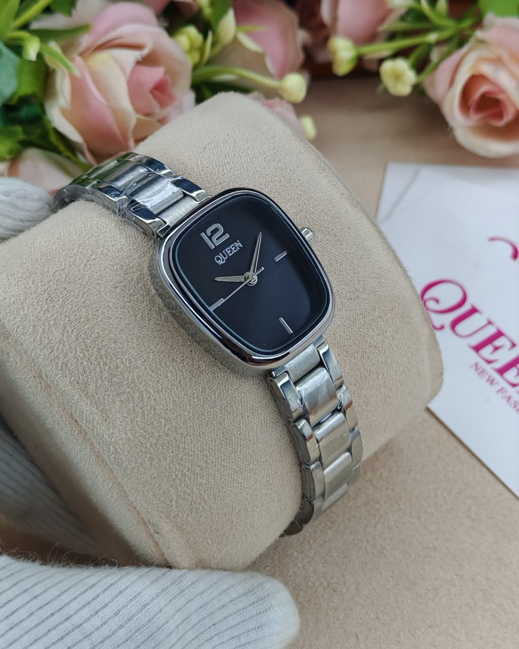 QUEEN Women's Analog Wristwatch