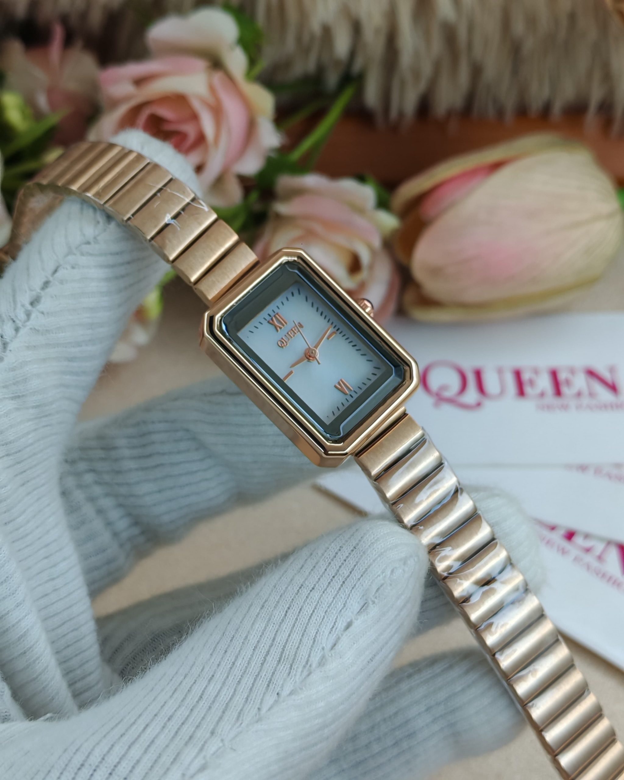 QUEEN Women's Analog Wristwatch